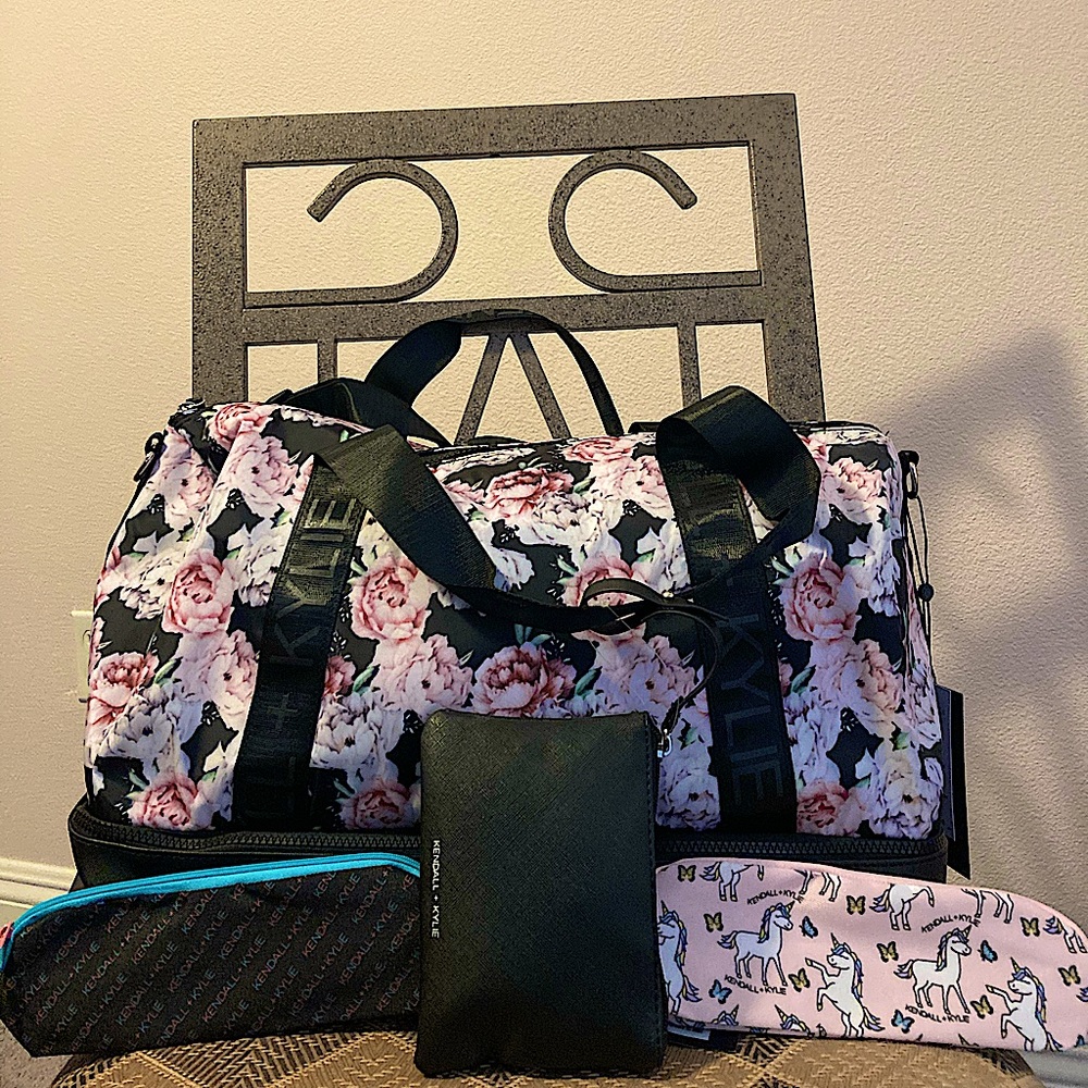 Kendall & Kylie Bag + Kendall Kyle mini cosmetic bag